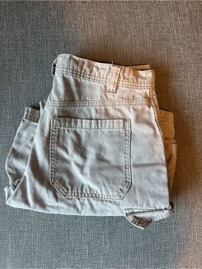 PacSun Women's Cargo Shorts in Light Beige